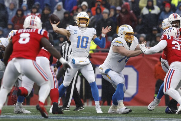 With pair of FGs Chargers beat Patriots and latest hapless QB 6